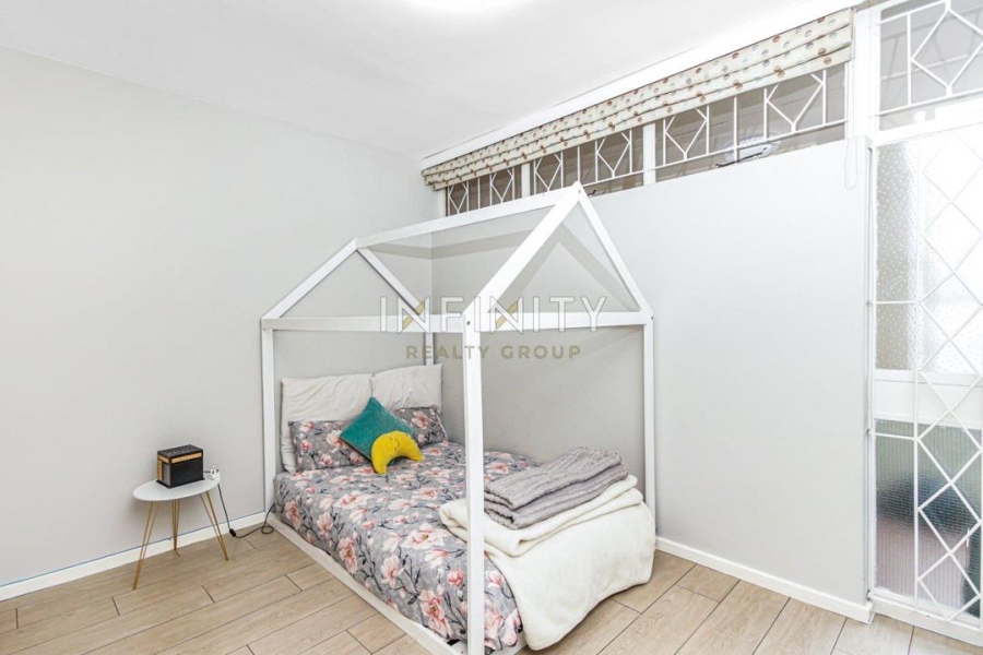 2 Bedroom Property for Sale in Killarney Gardens Western Cape
